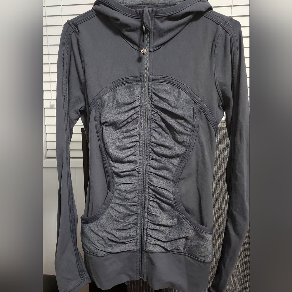 Lululemon Size 6 Gray Ruched Zip-Up Jacket
